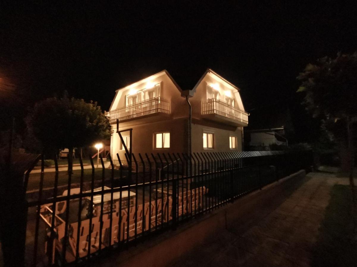 Family Garden Apartmanhaz Siófok Zewnętrze zdjęcie